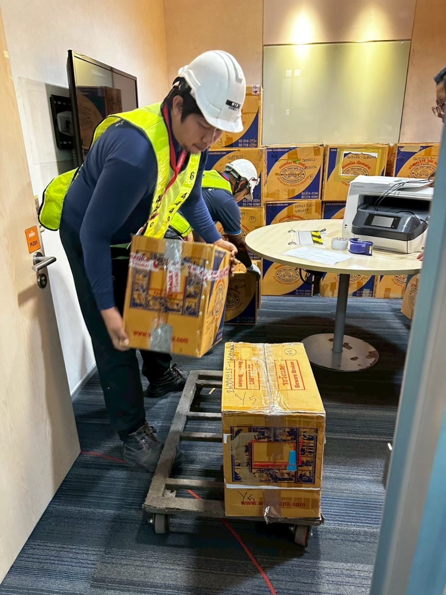 ผลงานการรื้อถอดขนย้ายประกอบติดตั้งเฟอร์นิเจอร์โต๊ะทำงาน